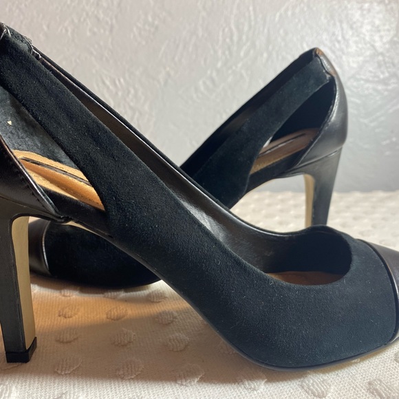 TAHARI Stella Black Suede/Leather Cap Toe Heel - Picture 13 of 16